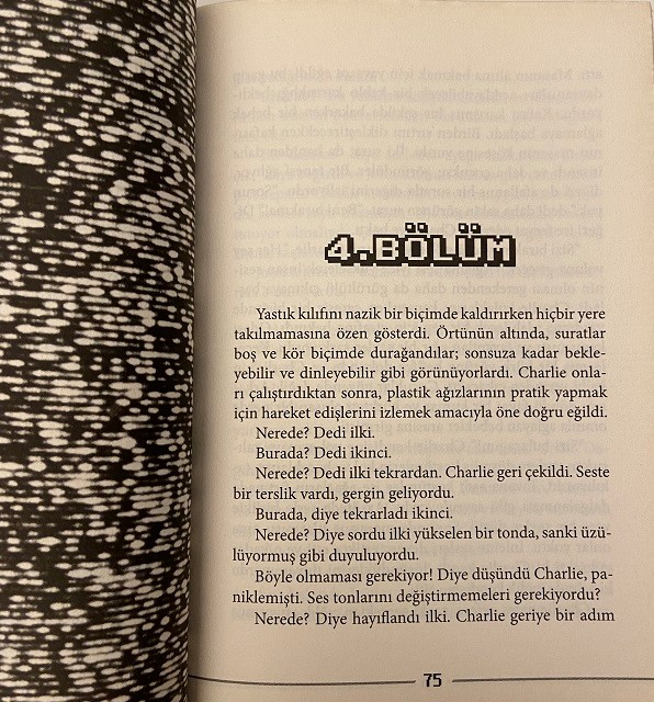 SCOTT CAWTHON FREDDY'NİN PİZZA DÜKKANINDA 5 GECE ANORMALLER KİTAP