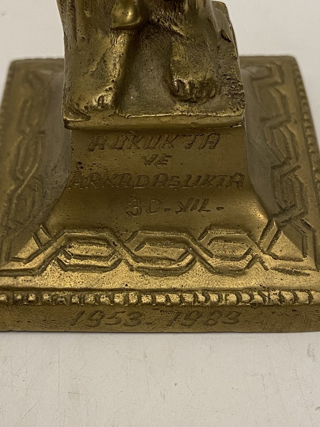 1953-1983 HUKUKTA VE ARKADAŞLIKTA 30.YIL BRONZ ELİNDE TERAZİ TUTAN GÖZLERİ BAGLI  ADALET HEYKELİ