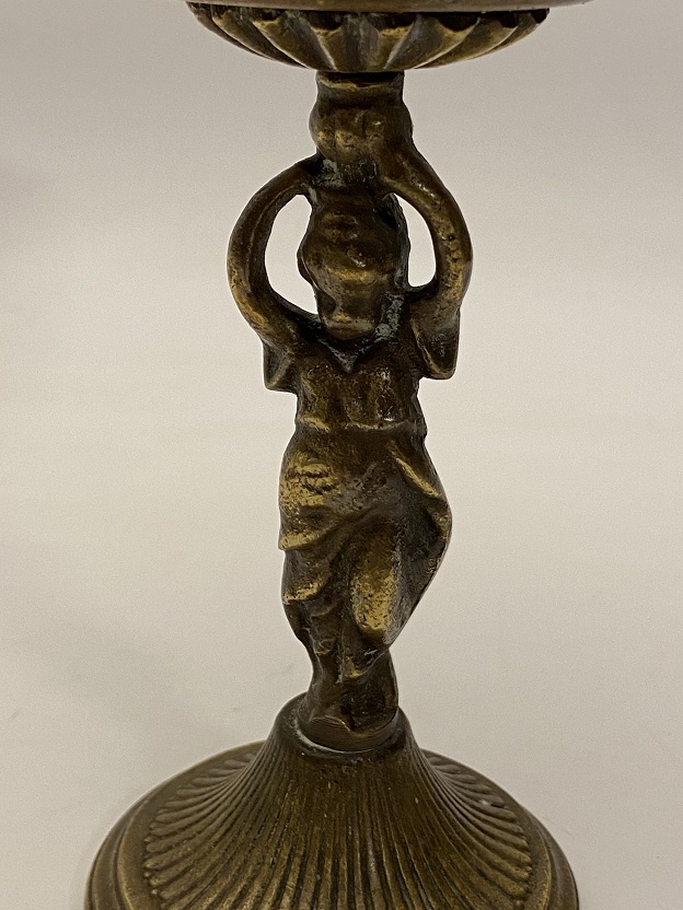 1910 BRONZ KAİDELİ KUPA KISMI KALEM İŞİ SUSLEMELİ BAŞIDA KUPA TAŞIYAN KADIN FORMUNDA