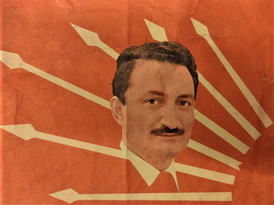 CHP CUMHURİYET HALK PARTİSİ AMBLEMİ VE BÜLENT ECEVİT RESİMLİ PARTİ TANITIMLI  KAGIT BAYRAK 