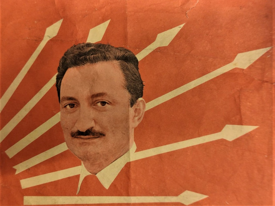 CHP CUMHURİYET HALK PARTİSİ AMBLEMİ VE BÜLENT ECEVİT RESİMLİ PARTİ TANITIMLI  KAGIT BAYRAK 