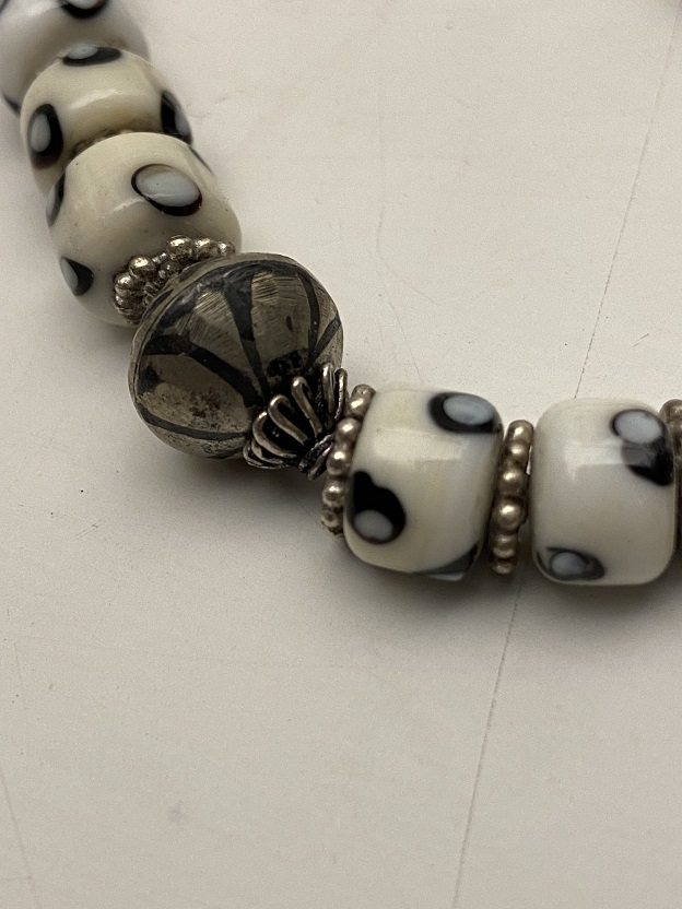 TAMAMI EL YAPIMI CAM BONCUK 16 HABBE DEN YAPILMIŞ HALHAL