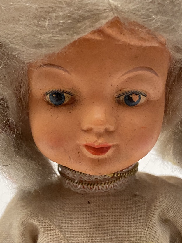 OYUNCAK İSVİCRE YÖRESEL GİYİM VE KIYAFETLİ KIZ COCUK BEBEK 