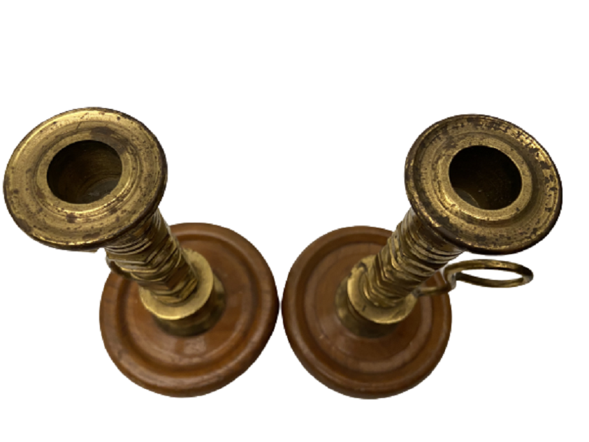 AHŞAP STANDLI KULPLU PİRİNÇ BRONZ İKİLİ GEMİCİ ŞAMDAN