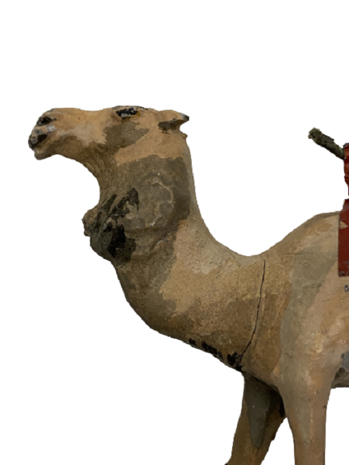 KURŞUN DÖKÜM EL BOYAMA HÖRGÜCLÜ EGER KUŞANMIŞ YÜRÜYEN DEVE FİGÜRÜ 