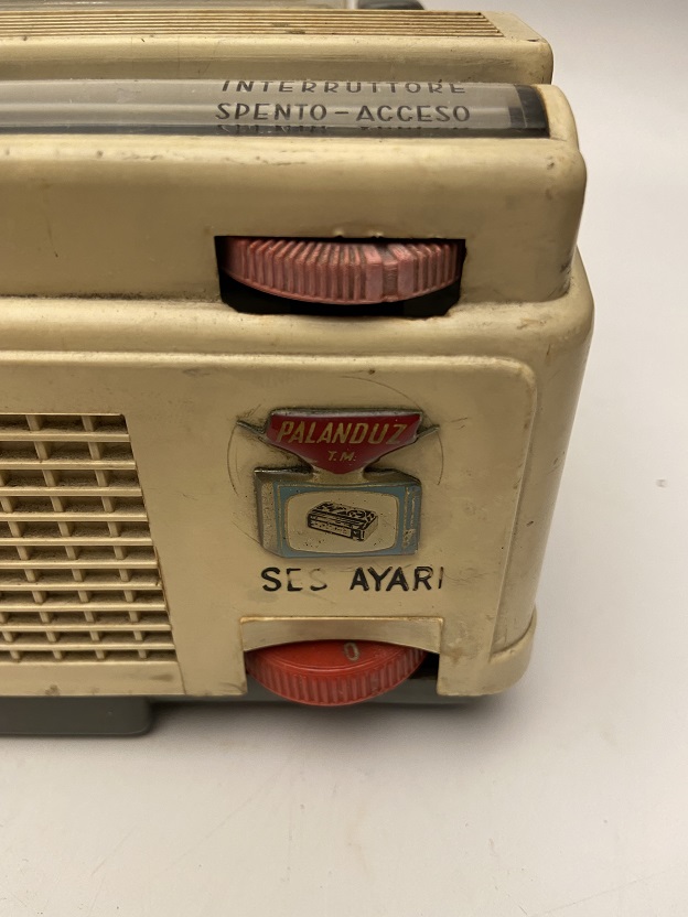 1960 İTALYAN GELOSO G258 PALANDUZ LANBALI BAKALİT RENKLİ DÜGMELİ MARAKA BANT CALAR VE SES KAYIT ALMA CİHAZI