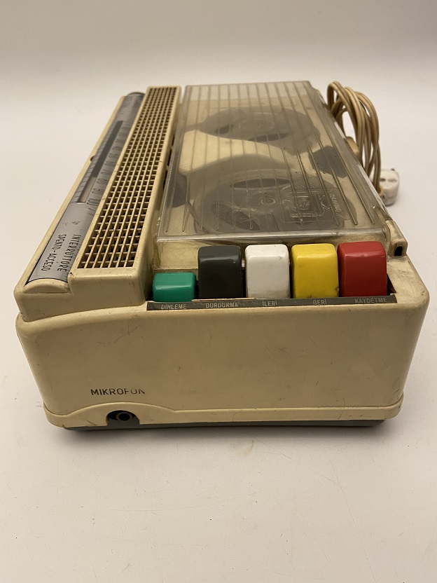 1960 İTALYAN GELOSO G258 PALANDUZ LANBALI BAKALİT RENKLİ DÜGMELİ MARAKA BANT CALAR VE SES KAYIT ALMA CİHAZI