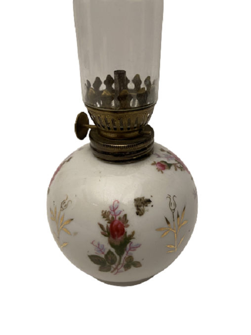 FRANSIZ PORSELEN DEPO  ÜZERİ BOYAMA RESİMLİ İNCE BOGAZ MAKİNE UZUN CAMLI BAŞ UCU  GAZ LAMBASI