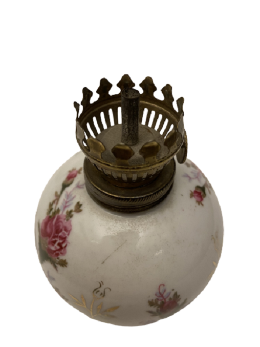 FRANSIZ PORSELEN DEPO  ÜZERİ BOYAMA RESİMLİ İNCE BOGAZ MAKİNE UZUN CAMLI BAŞ UCU  GAZ LAMBASI