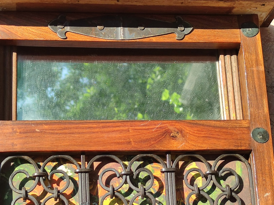 SANATCI İŞİ ÖZEL TASARIM VE CALIŞMA DUVAR SUSU FERFOJE AHŞAP AYNA VE YAGLIBOYA TUAL ÜZERİNE KARMA BİR ESER