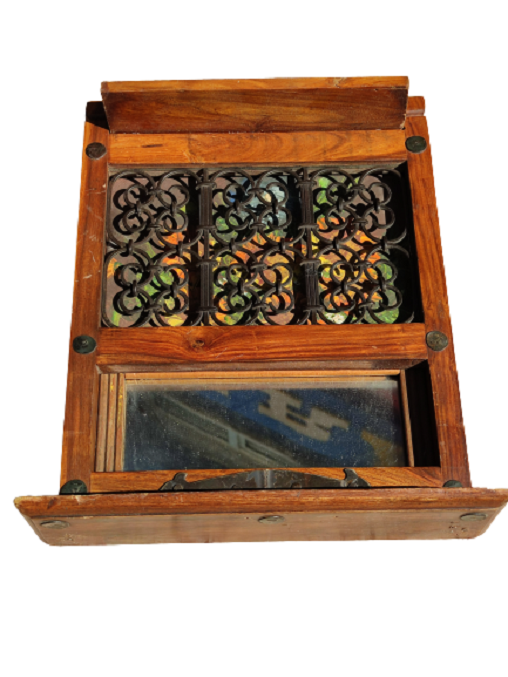 SANATCI İŞİ ÖZEL TASARIM VE CALIŞMA DUVAR SUSU FERFOJE AHŞAP AYNA VE YAGLIBOYA TUAL ÜZERİNE KARMA BİR ESER