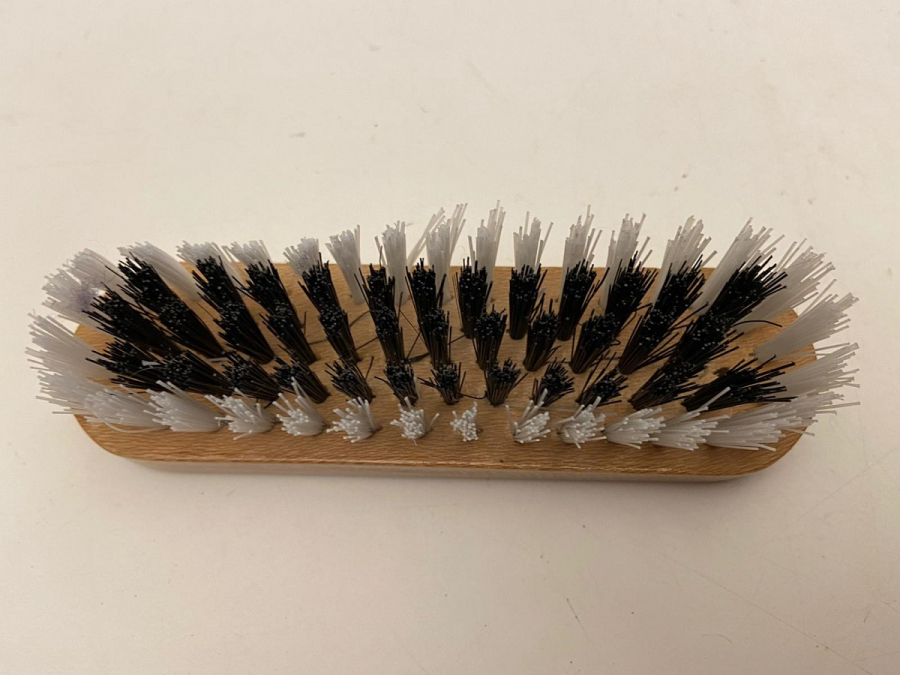 EL BOYAMA HOLLANDA  RESİMLİ TAHTA AYAKKABI FORMUNDA DUVARA ASMALI ELBİSE TEMİZLEME FIRÇASI