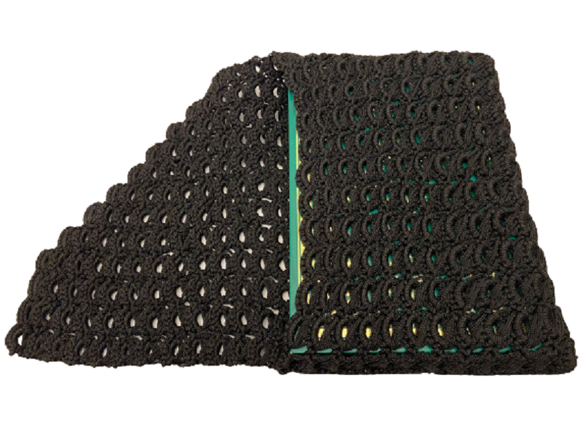 TIG İŞİ EL ÖRGÜSÜ KILIFLI MUSAF KABI İÇERSİNDE KURAN-I KERİM MEVCUTTUR 