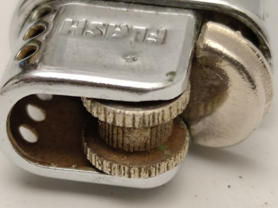 FLASH LİGHTER ZİNCİRLİ TAŞLI  GAZLI UFAK DERİ ÜZERİ KAPLI ÇAKMAK