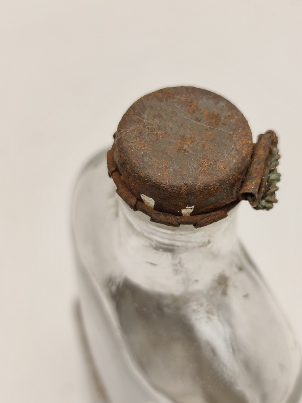 J&F MARTELL COGNAC  FRANSIZ BRANDY CAM  DİP ALİMÜNYUM METAL KORUMALI METAL KAPAKLI AVCI SUVARİ CEP KONYAK ŞİŞESİ