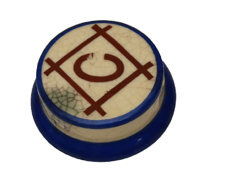 1920 AVRUPA  ÜZERİ  İNSİYALLİ MAVİ KREM KIRMIZI RENKLERDE SERAMİK MASA ÜZERİ KAĞIT AĞIRLIĞI