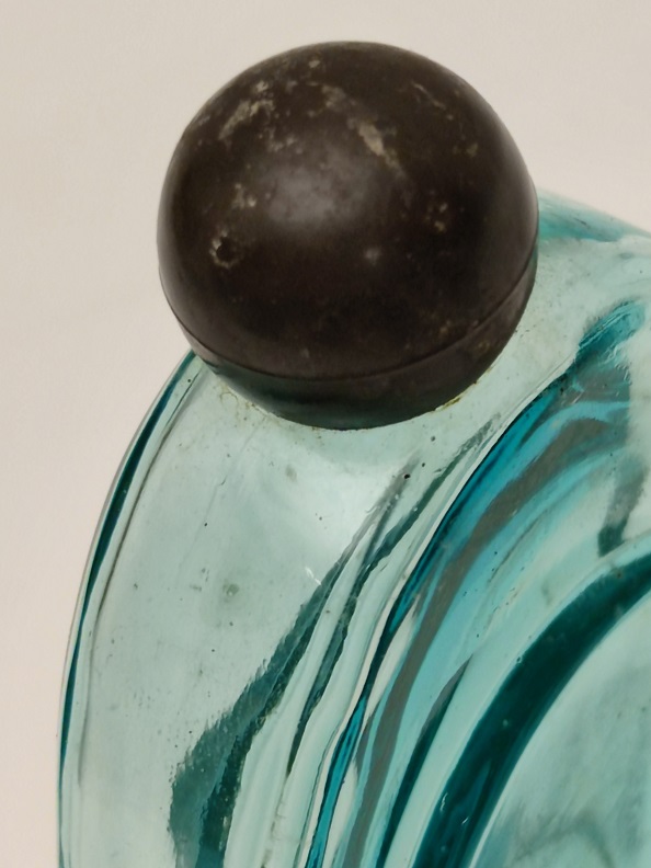 MAVİ CAM ŞİŞE ETİKETSİZ YERLİ BAKALİT KAPAKLI KOLONYA ŞİŞESİ 