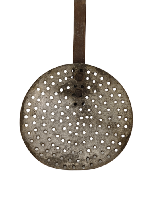 OSMANLI TEKKE İŞİ DÖGME BAKIR SAP KISMI SICAK DÖGME DEMİR SÜZGEÇLİ DELİKLİ  KEPÇE