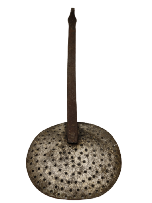 OSMANLI TEKKE İŞİ DÖGME BAKIR SAP KISMI SICAK DÖGME DEMİR SÜZGEÇLİ DELİKLİ  KEPÇE