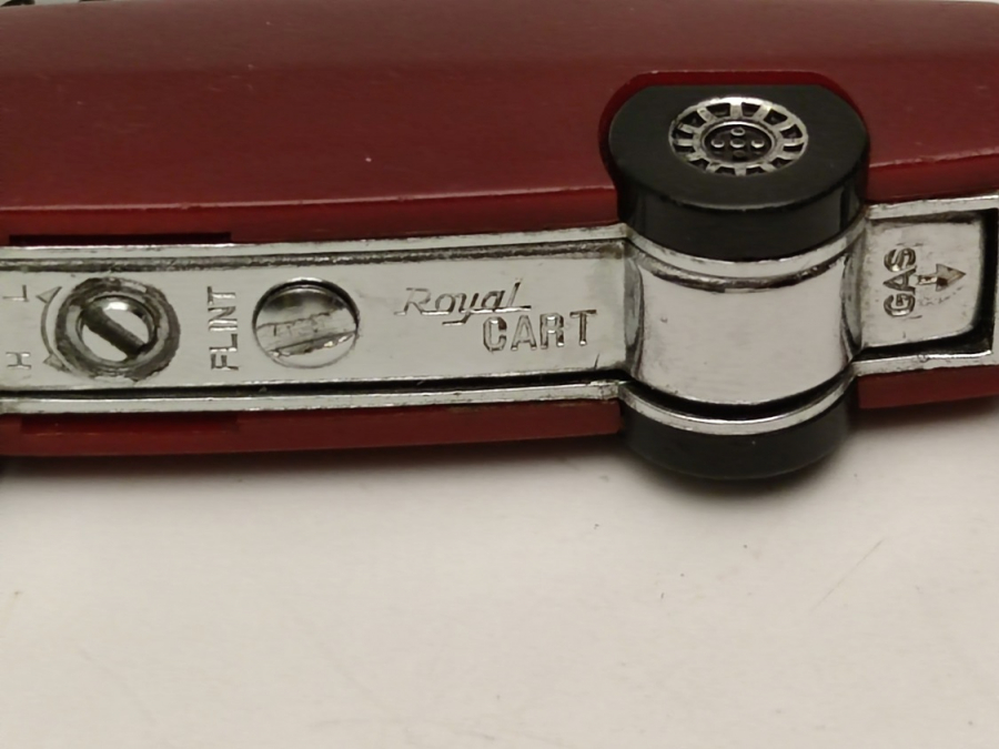VINTAGE NİCE ROYAL CART LİGHTER GAZLI KIRMIZI ARABA  ŞEKLİNDE ÇAKMAK STEPNE KISMI CIKARILARAK GAZ BASILMAKTADIR
