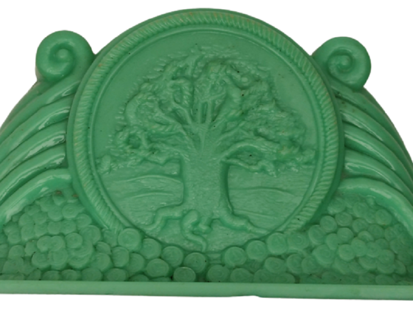 1960 YEŞİL BAKALİT ÜZERİ KABARTMA AMBLEMLİ EMNİYET SANDIĞI KUMBARA