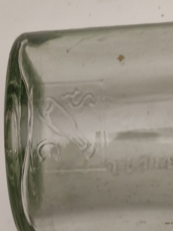 MÜNİR ŞAHİN İSTANBUL 35 CL PORSELEN YAZILI KAPAKLI CAM İLAÇ ŞİŞESİ