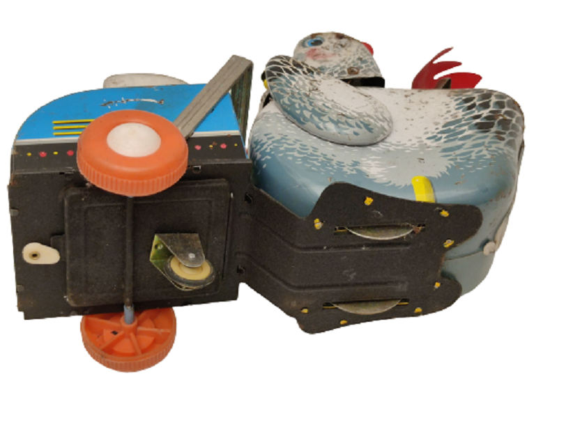 TENEKE BEBEK ARABASI  KULLANAN YUMURTLAYAN  TAVUK ŞEKLİNDE TENEKE PİLLİ OYUNCAK