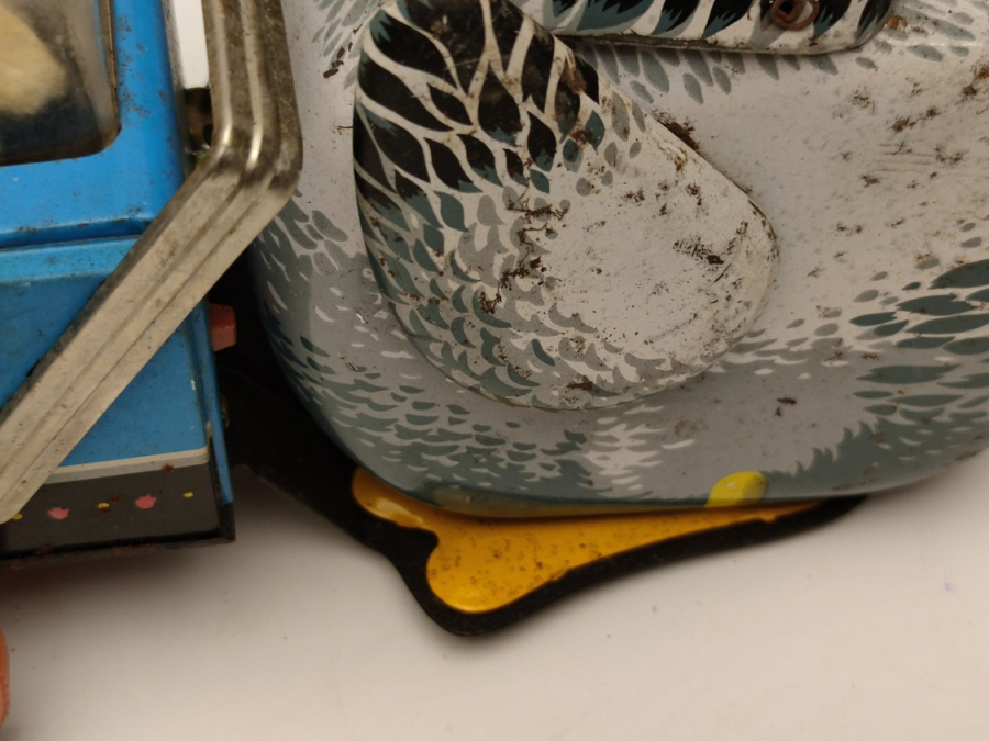 TENEKE BEBEK ARABASI  KULLANAN YUMURTLAYAN  TAVUK ŞEKLİNDE TENEKE PİLLİ OYUNCAK