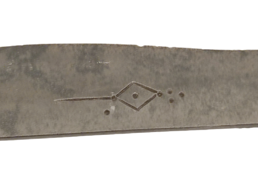 OSMANLI ERMENİ İŞİ AHŞAP TUTAC SICAK DÖVME CELİK UC ÜZERİ MOTİFLİ KINSIZ KAMA