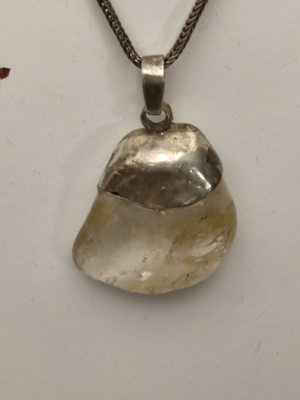 İRİ BOYDA NECEF TAŞI EL YAPIM ÖZEL TASARIM KOLYE