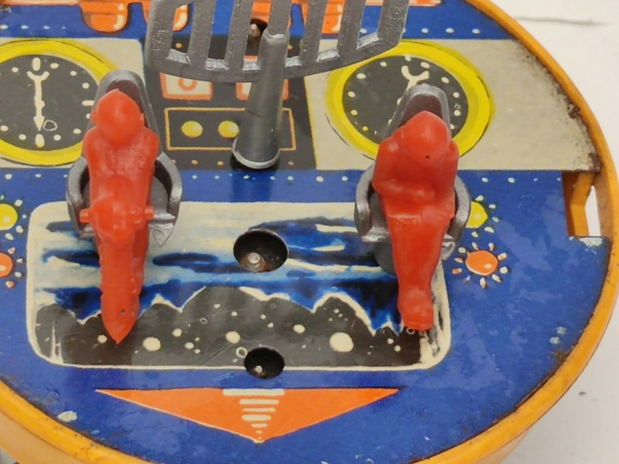 SSCB ESKİ SOVYET ZAMANI KURMALI TENEKE VE MİKA PLASTİK KARIŞIMI OYUNCAK FANUSLU AYAKLI UZAY ARACI