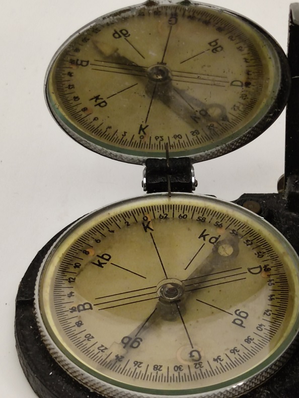 T.C. NO 2337 İSTİKAMET KATLANABİLİR DERİ ÇANTALI  METAL ASKERİ PUSULA