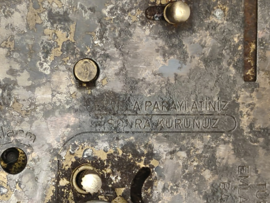 TÜRKİYE EMLAK KREDİ BANKASI MASA SAATİ MEKANİK KURMALI KUMBARA 