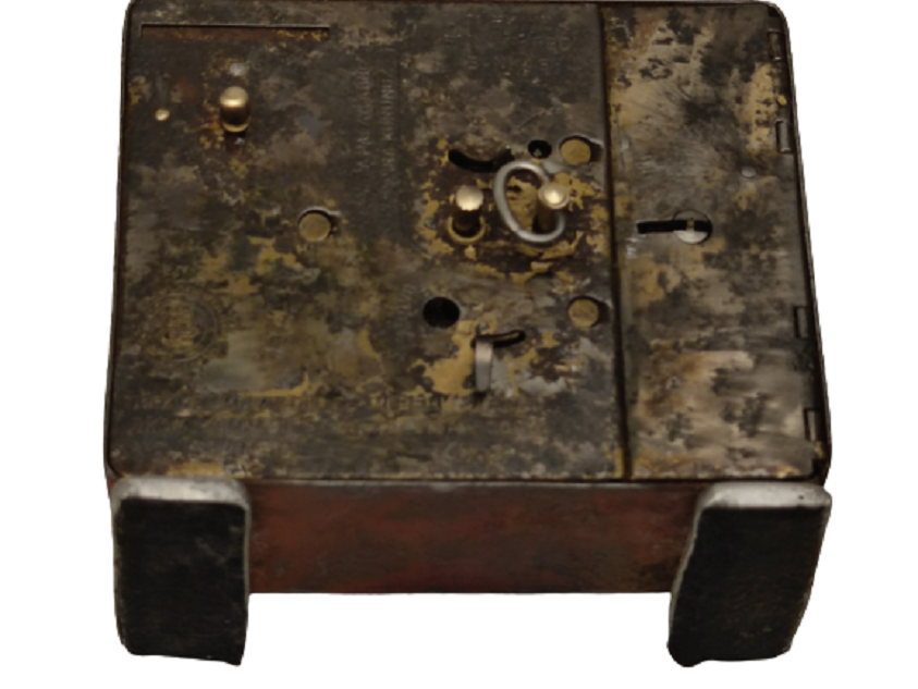 TÜRKİYE EMLAK KREDİ BANKASI MASA SAATİ MEKANİK KURMALI KUMBARA 