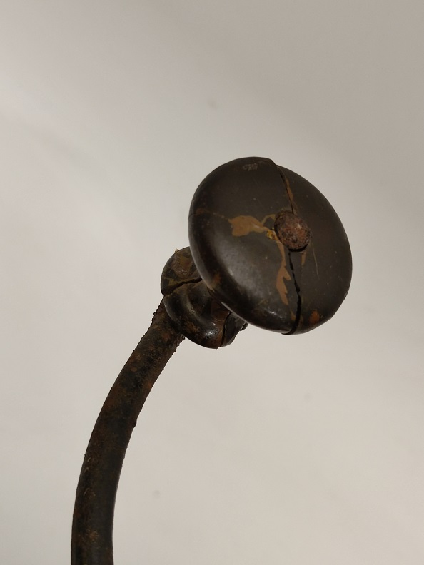 VİNTAGE AHŞAP KASA METAL MEKANİK AKSAMLI EL İLE CEVİRMELİ KAHVE ÖGÜTME DEĞİRMENİ