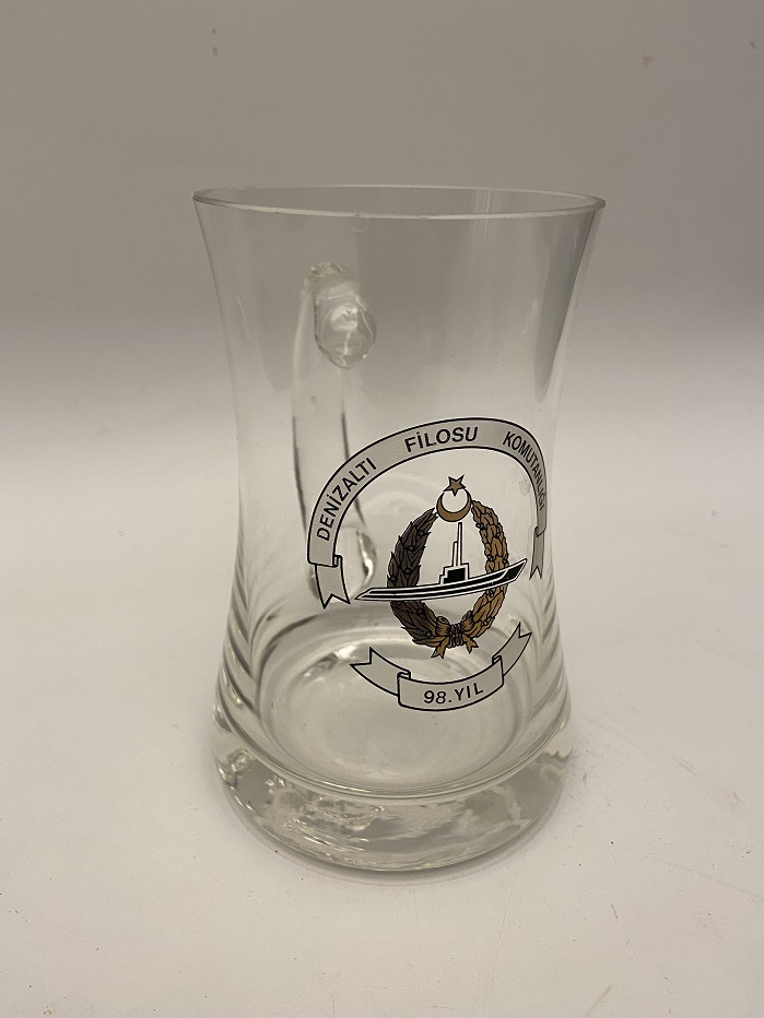 DENİZALTI FİLOSU KOMUTANLIĞI 98. YIL HATIRASI OLARAK ÖZEL YAPTIRILMIŞ  CAM  ÜZERİ BASKILI KUPA