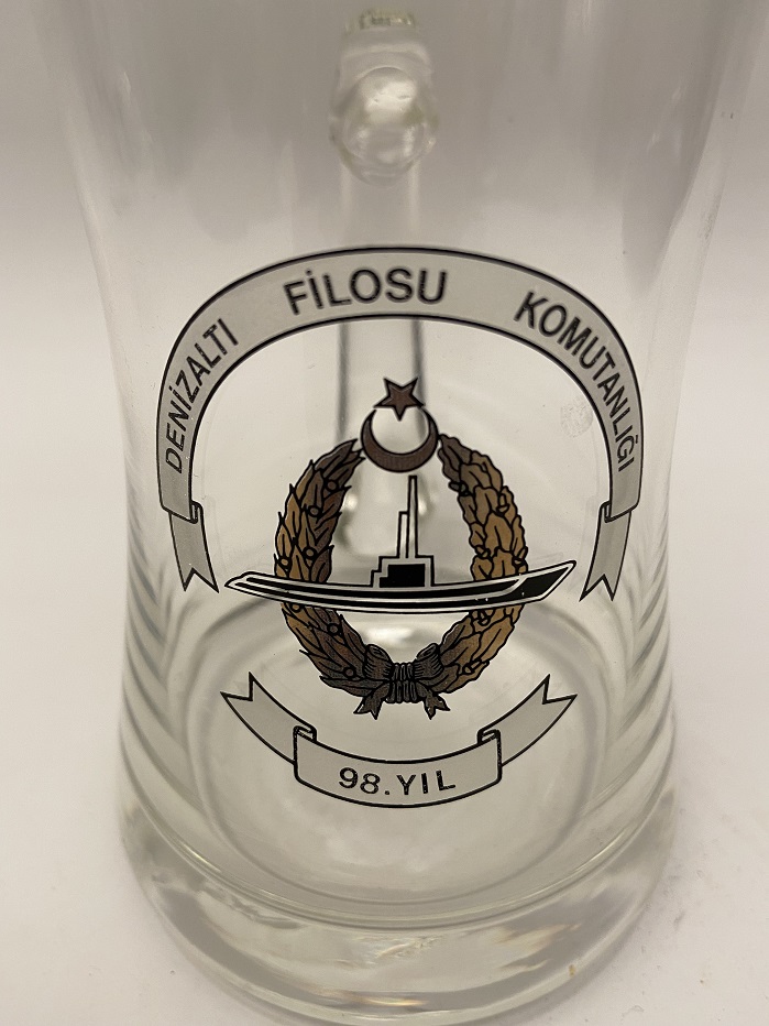 DENİZALTI FİLOSU KOMUTANLIĞI 98. YIL HATIRASI OLARAK ÖZEL YAPTIRILMIŞ  CAM  ÜZERİ BASKILI KUPA