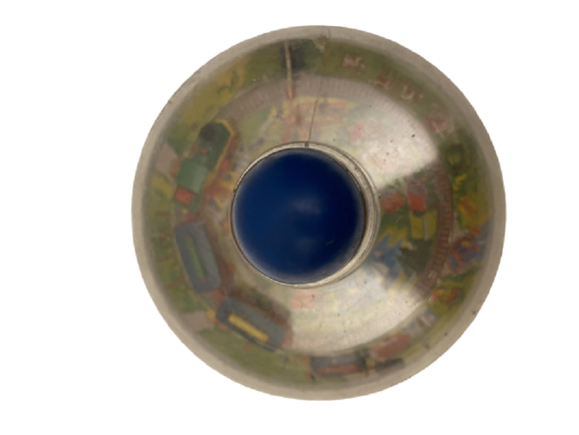 1970 TENEKE ÜZERİ ŞEFFAF SERT MİKA FANUS İÇİNDE HAREKET EDEN TREN OYUNCAK TOPAC 