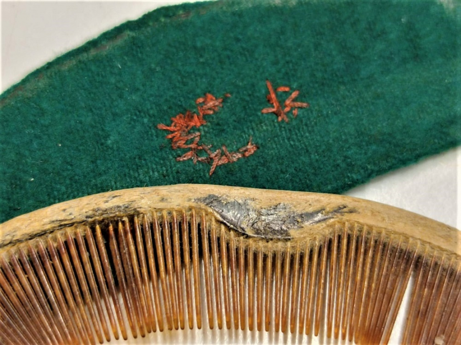 OSMANLI ORJINAL TEKKE İŞİ DERVİŞ SAKAL TARAGI KEMİKTEN EL İŞİ AY YILDIZ İŞLEMELİ YEŞİL BEZ KILIFINDA 