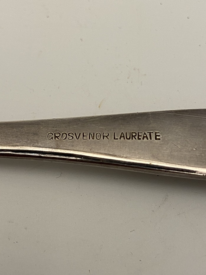 GROSVENOR LAUREATE GÜMÜŞ KAPLAMA İŞLEMELİ SERVİS KAŞIĞI VE SERVİS ÇATALI