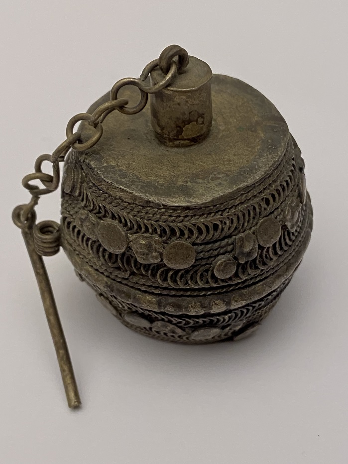 EL YAPIM İCERSİNE  KOKULU ESANS YAGI KOYULARAK TAŞINAN KOKULUK