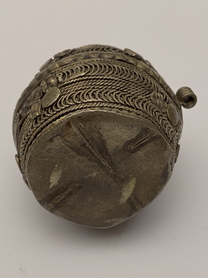 EL YAPIM İCERSİNE  KOKULU ESANS YAGI KOYULARAK TAŞINAN KOKULUK