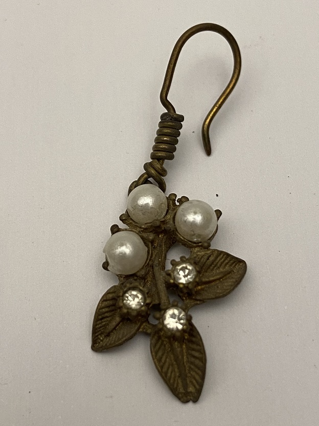 OSMANLI EL YAPIM ÖZEL TASARIM 3 YAPRAK PİRİNÇ ÜZERİNE 3 İNCİ 3 TAŞ İNCİLİ 2 Lİ SALLAMALI  KÜPE