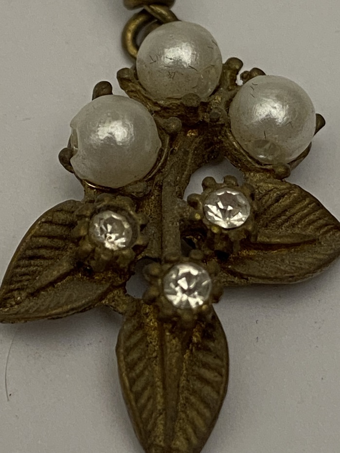 OSMANLI EL YAPIM ÖZEL TASARIM 3 YAPRAK PİRİNÇ ÜZERİNE 3 İNCİ 3 TAŞ İNCİLİ 2 Lİ SALLAMALI  KÜPE