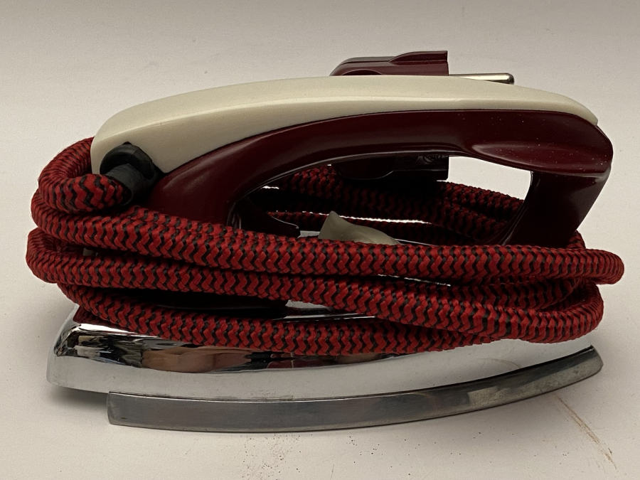 ZOELLER 240V ÇANTALI BAKALİT SAPLI ELEKTRİKLİ SEYEHAT İÇİN TASARLANMIŞ ÜTÜ