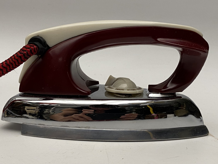 ZOELLER 240V ÇANTALI BAKALİT SAPLI ELEKTRİKLİ SEYEHAT İÇİN TASARLANMIŞ ÜTÜ