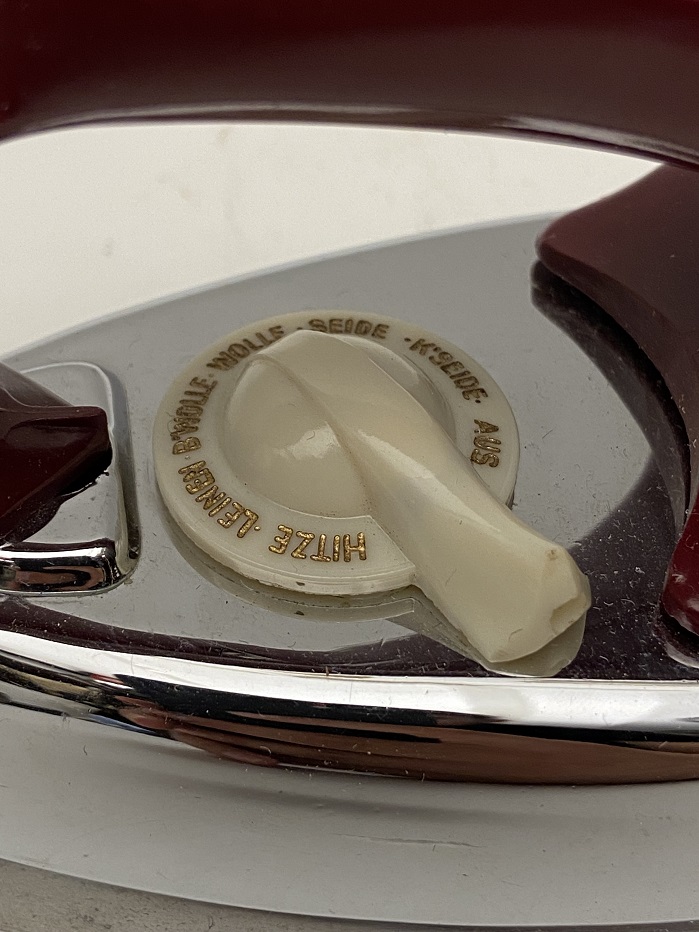 ZOELLER 240V ÇANTALI BAKALİT SAPLI ELEKTRİKLİ SEYEHAT İÇİN TASARLANMIŞ ÜTÜ