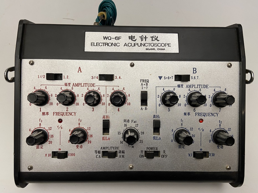 1950 ORİJİNAL TAŞIMA ÇANTALI WQ - 6F ELECTRONIC ACUPUNCTOSCOPE AKUPUNKTUR ALETİ