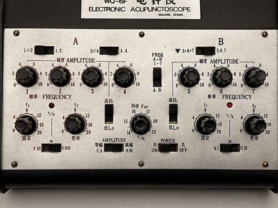 1950 ORİJİNAL TAŞIMA ÇANTALI WQ - 6F ELECTRONIC ACUPUNCTOSCOPE AKUPUNKTUR ALETİ