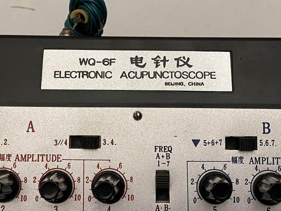 1950 ORİJİNAL TAŞIMA ÇANTALI WQ - 6F ELECTRONIC ACUPUNCTOSCOPE AKUPUNKTUR ALETİ